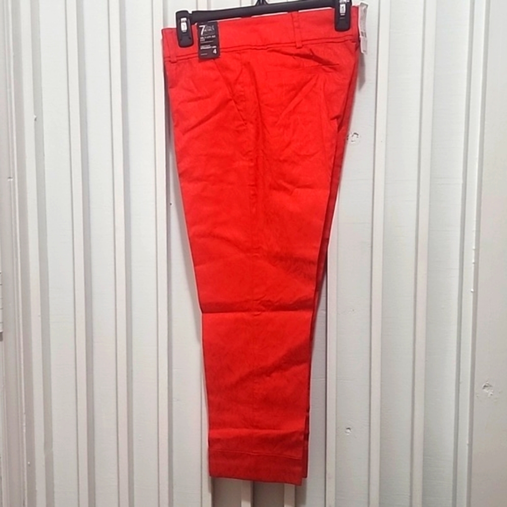 🆕️NWT floral applique pants